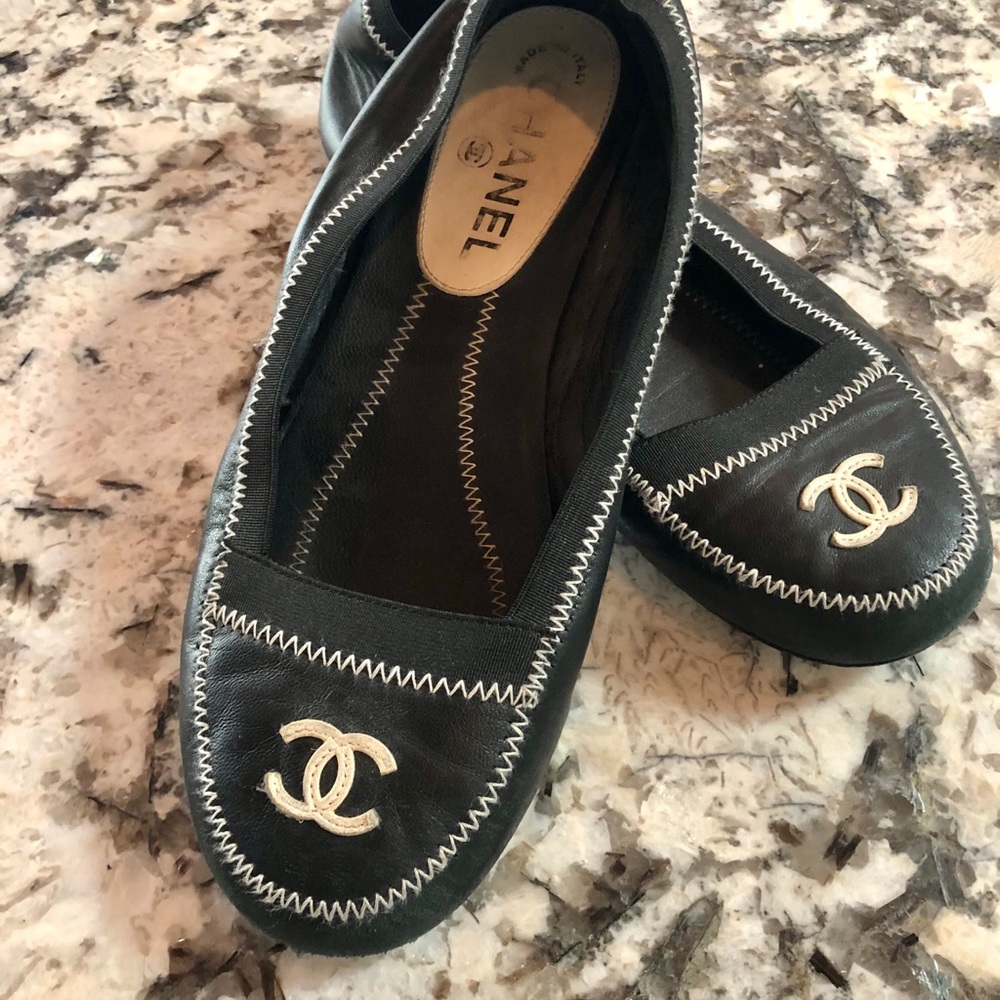 Authentic CHANEL Flats Size 7.5 (38)